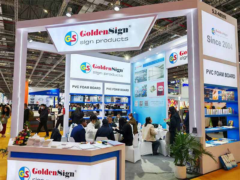 Goldensign mostrando folhas de espuma de PVC na International Expo