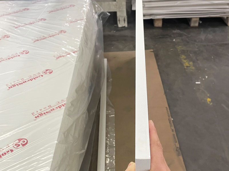 Do que é feita a placa de espuma de PVC? Dentro do processo de produção de um fabricante profissional de placa de espuma de PVC
